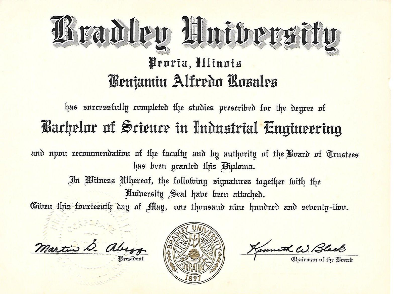 Diploma de Bachelor of Science in Industrial Engineering, Bradley University, 1972