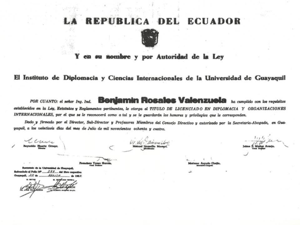Título de Licenciado en Diplomacia y Organizaciones Internacionales, Universidad de Guayaquil, 1984